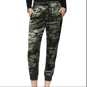 Sanctuary Dreamer Camo Satin Cropped 